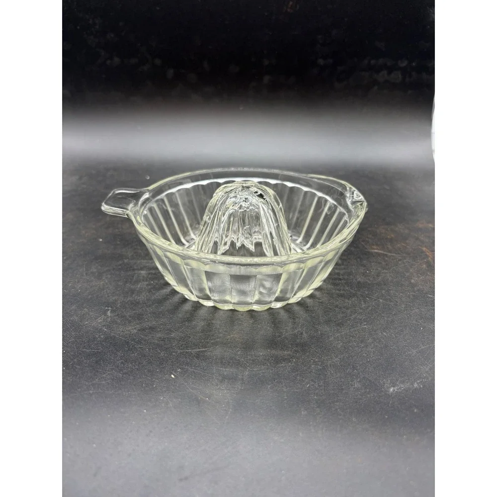 Vintage Clear‎ Glass Citrus Juicer Reamer Ribbed Bowl with Spout and Handle